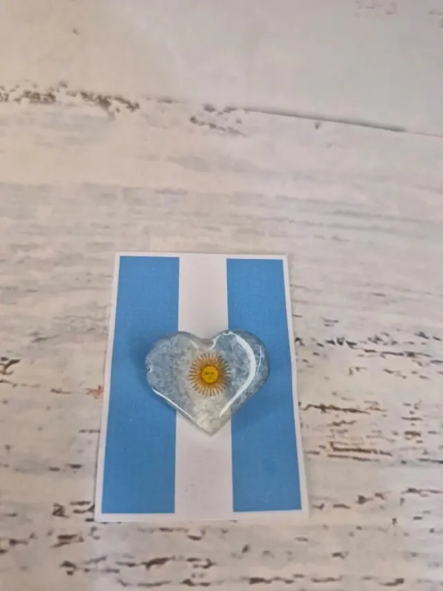 Escarapela en forma de corazón