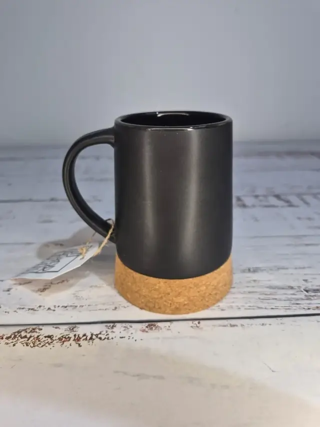 Taza con base de corcho