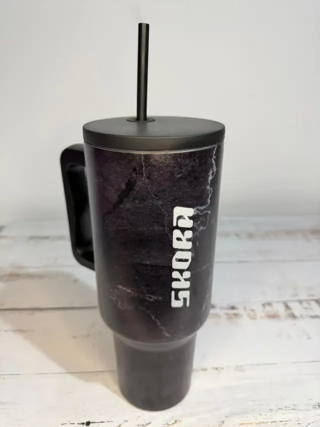 Vaso térmico SKORA con manija y sorbete