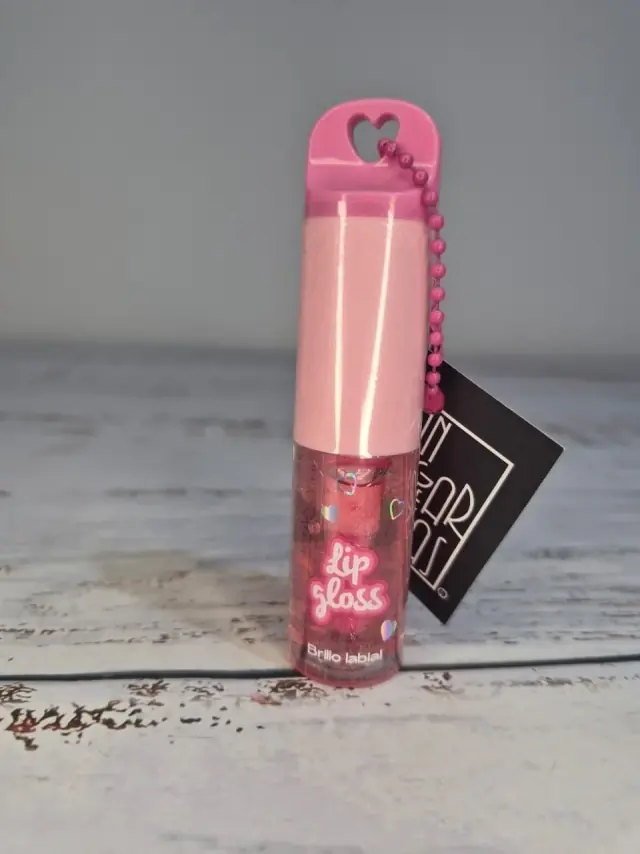 Labial brilloso skora